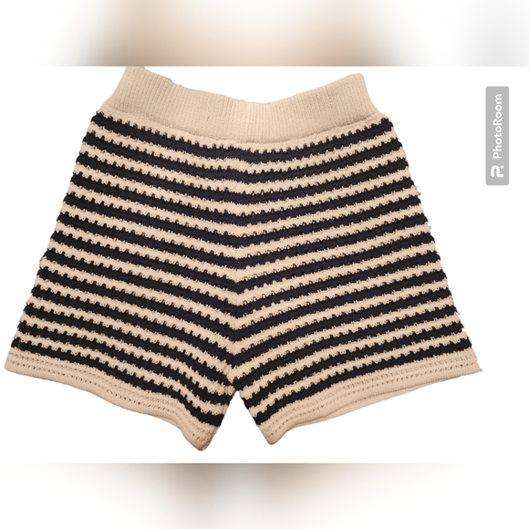 Zara Pants - NWT Zara knit striped shorts large